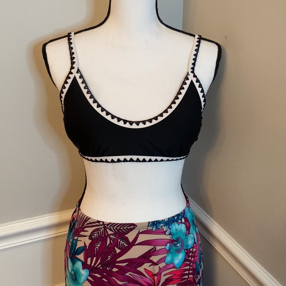 Black and white bikini top size large